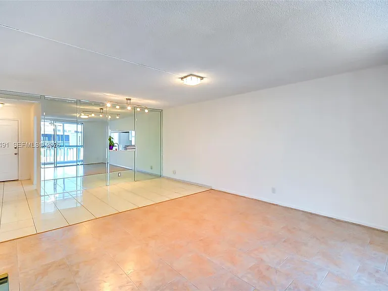 301 NE 14th Ave #702 — Photo 8