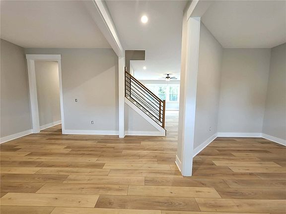 3rd image of 2721 Terraceview Cir