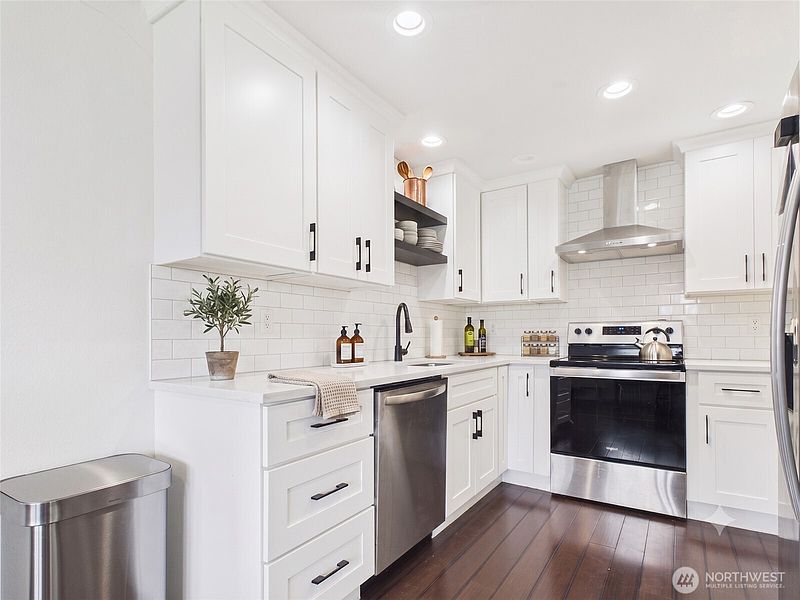 4th image of 732 Natalie Place