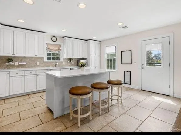 (undisclosed Address), Syosset, NY 11791