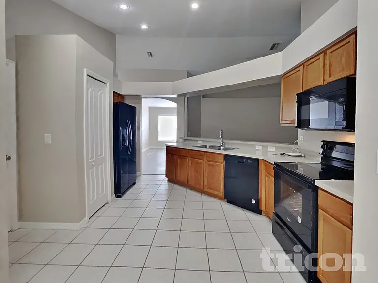 6944 Crown Lake Dr — Photo 6