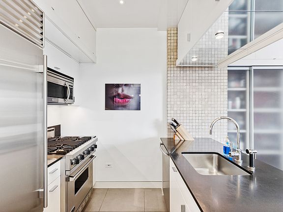 5th image of 376 Broadway APT Penthouse 3