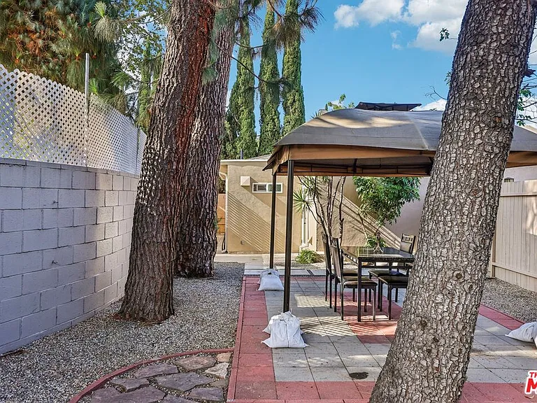 6727 1/2 Orion Ave — Photo 27