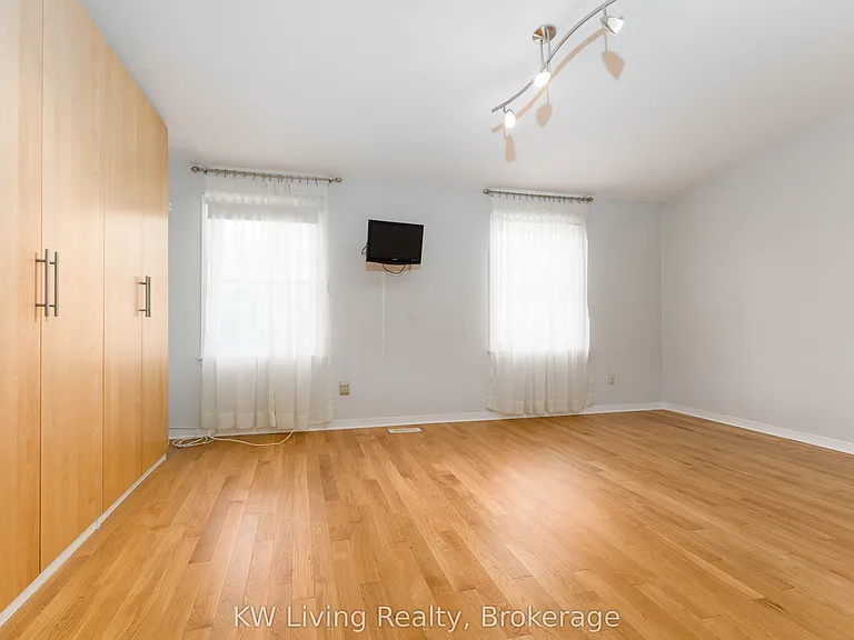 96 Confederation Way — Photo 10