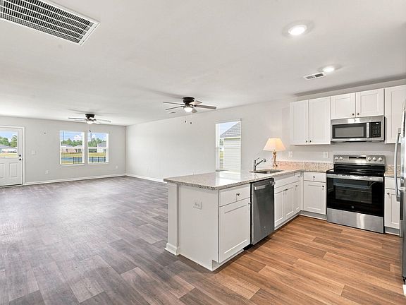 3rd image of 171 Warner Crossing Way