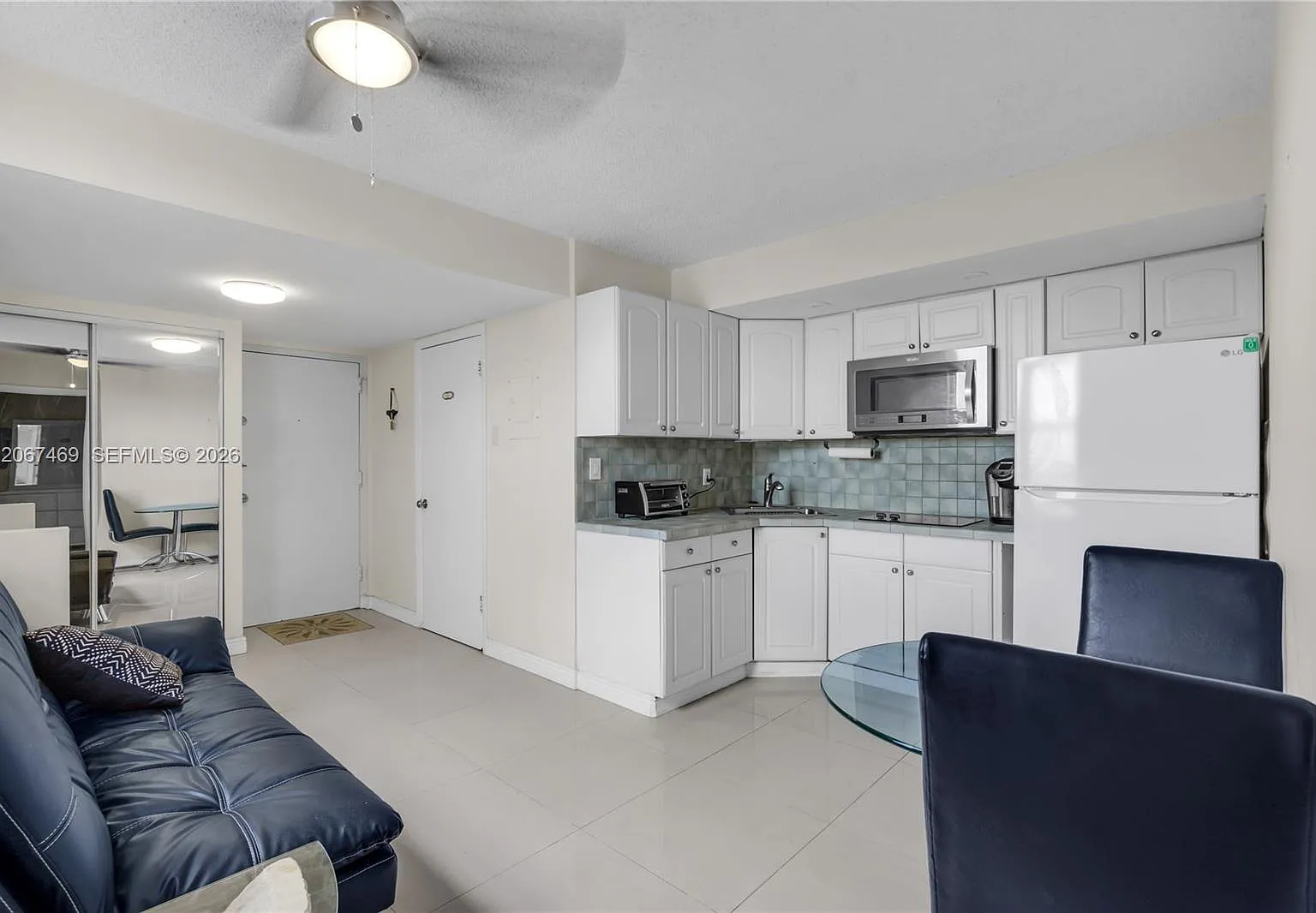 Baycourt Towers Condo — Photo 2