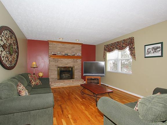 3rd image of 6744 Stallings Ln