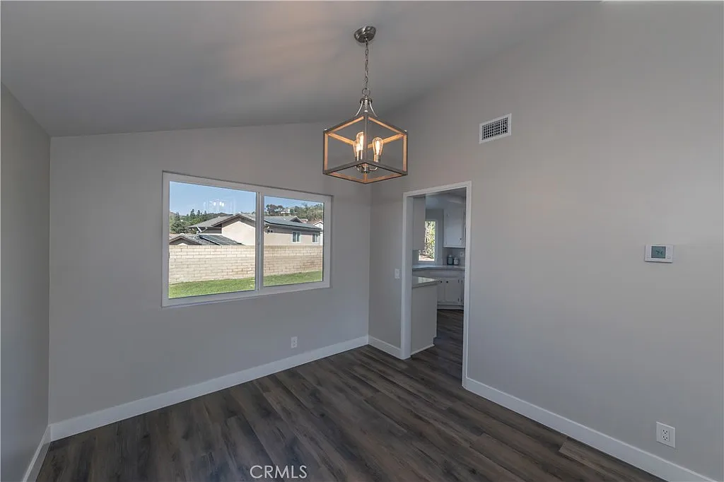 3 bed, 1945 sqft, $4,950 — Photo 4