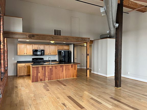 4th image of 265 N Queen St #305