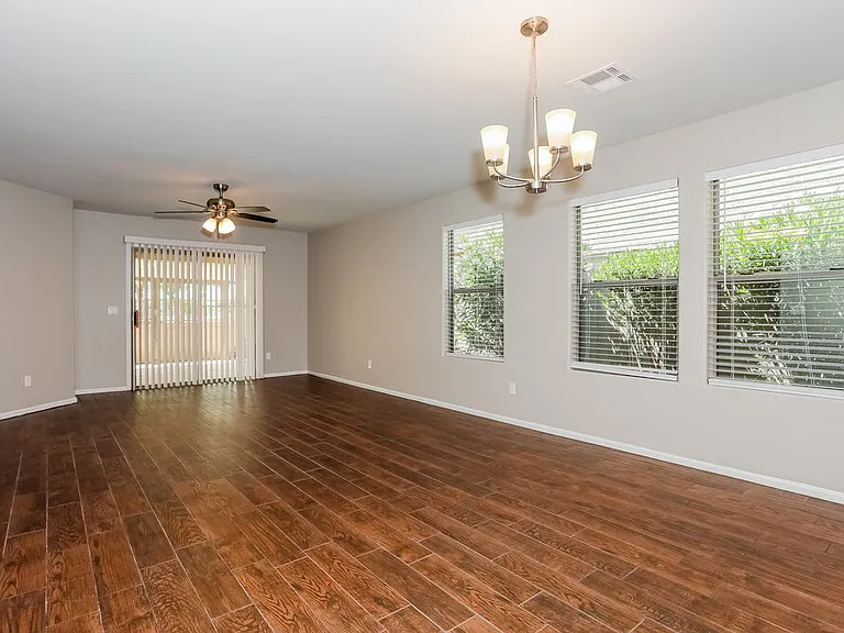 1084 S Olympic Dr — Photo 5