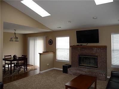 4th image of 915 Millbrook Dr