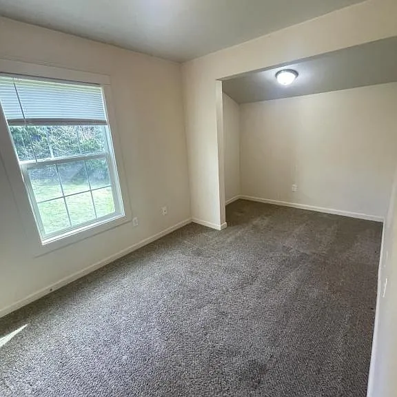 983 Oregon Ave — Photo 12