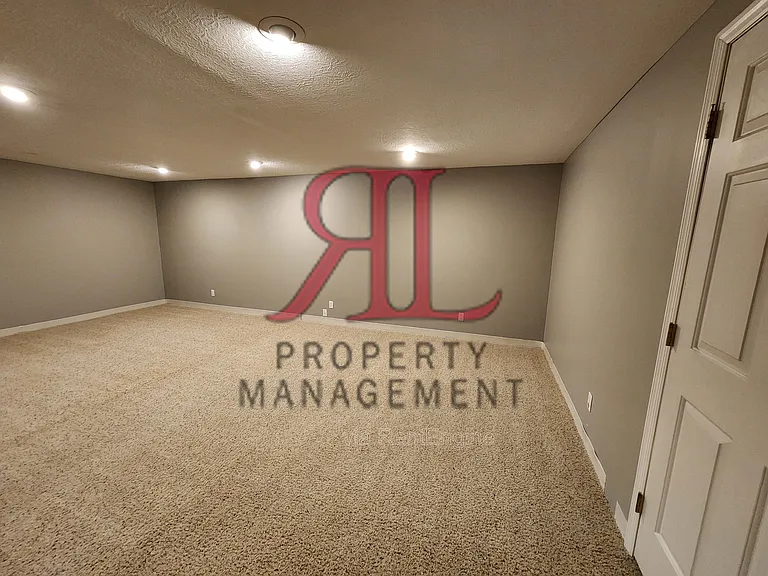 6716 Bethany Dr — Photo 32