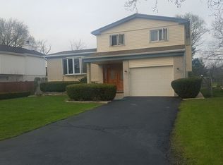 9911 N Huber Ln, Niles, IL