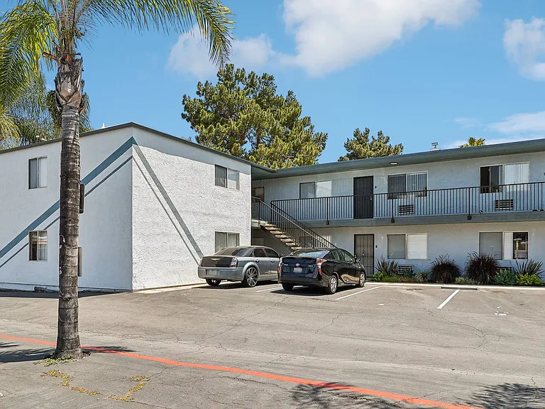 Terre at 1037 Peach — Photo 16