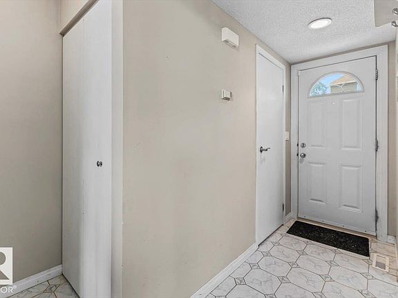 4th image of 5512 19a Ave NW