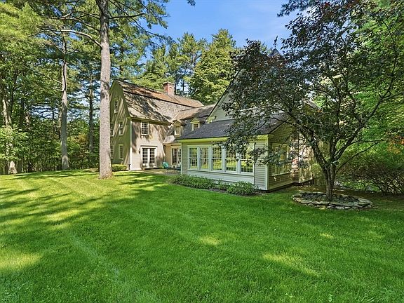 4th image of 36 Laurel Hill Dr