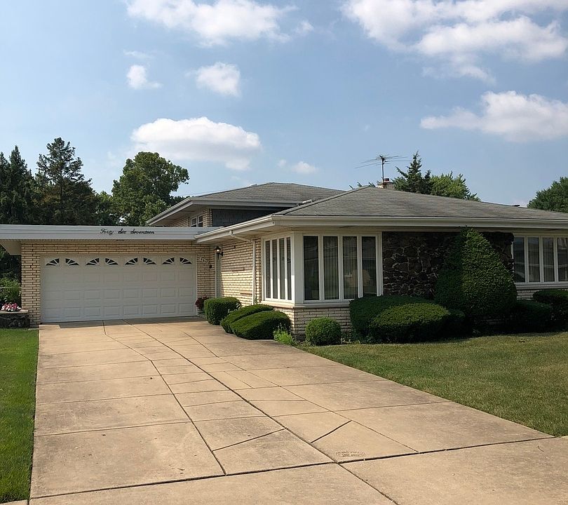 1st image of 4617 W 105th Pl