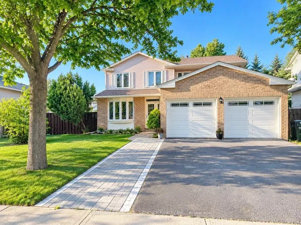 6063 Farmstead Ln, Mississauga, ON L5N 2Y9