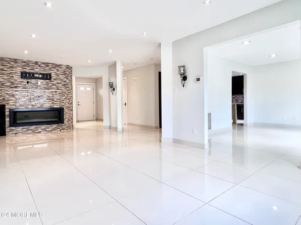 35 Woodpecker Way, Marlboro, NJ 07746