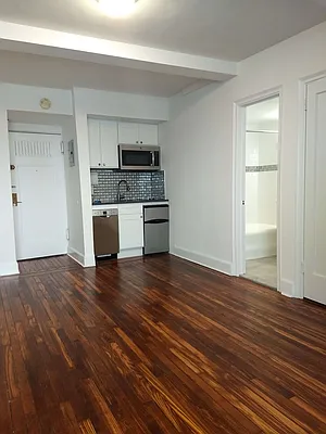 Rented by Segallis Real Estate | media 17