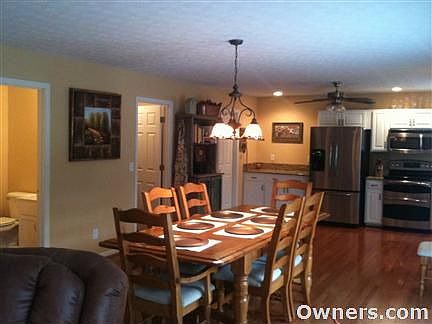 open floor plan-frm living rm to kitchen