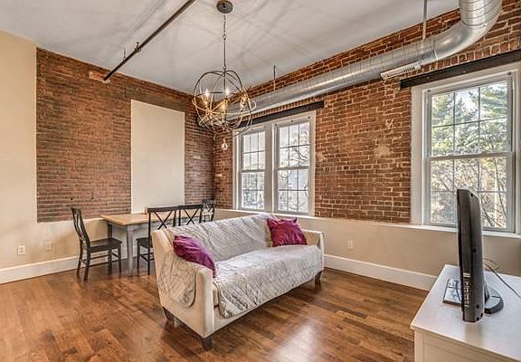 3rd image of 304 Essex St Unit 4