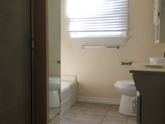 5th image of 1328 College Ave