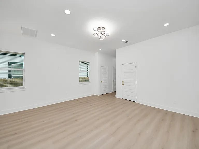 8601 Amadwe St #B — Photo 9