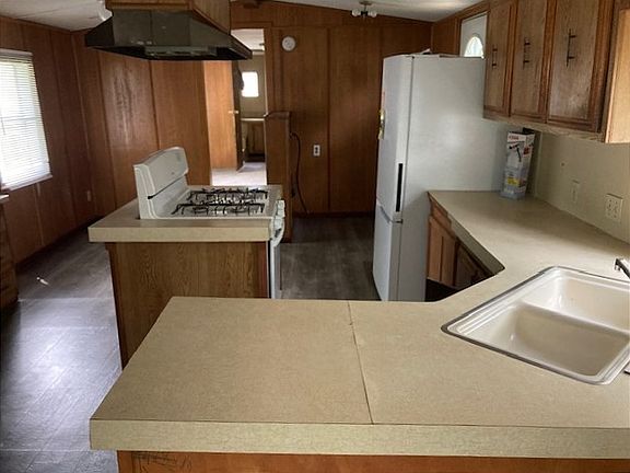 3rd image of 410 Westfield Dr