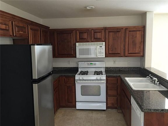 3rd image of 5633 Woods Crossing St #0