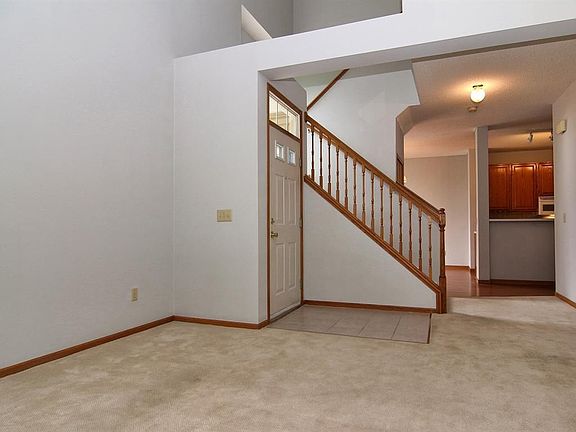 15583 Garnet Way - view of the entry from living room