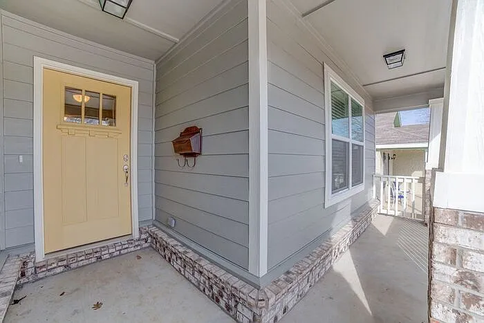 3 bed, 2.0 bath, 1606 sqft, $2,199 — Photo 3