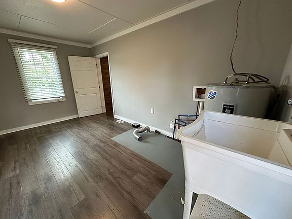 4th image of 420 W Mountain Dr