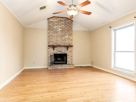4th image of 102 Avron Dr