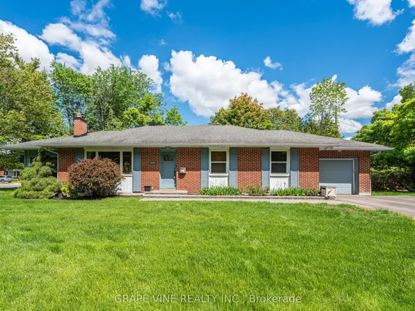 2201 Braeside Ave, Ottawa, ON K1H 7J6
