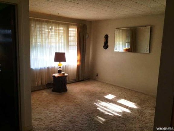 3rd image of 87 Emerald Dr