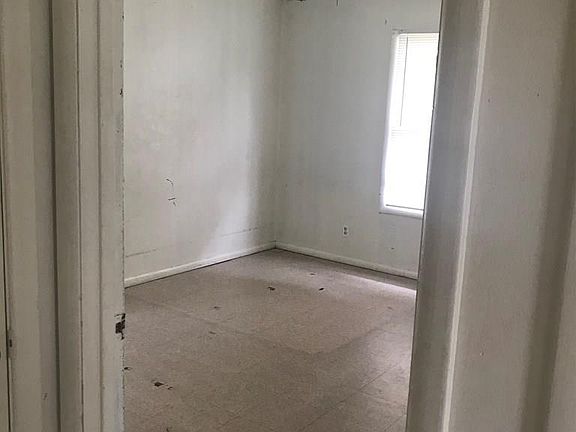 4th image of 210 W Flynn Ave