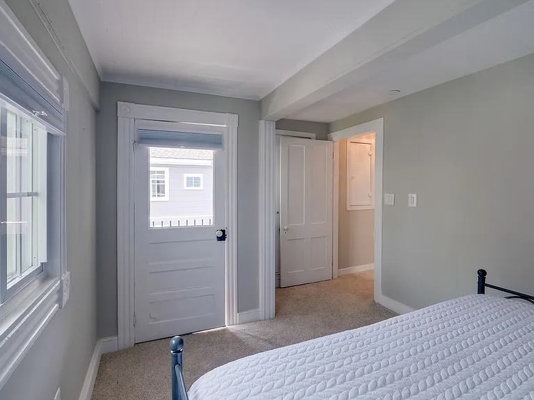 102 Wolfe St — Photo 22