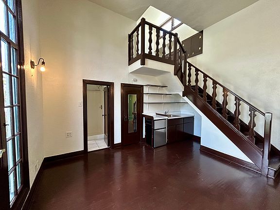 3rd image of 2122 Vista Del Mar Ave #33