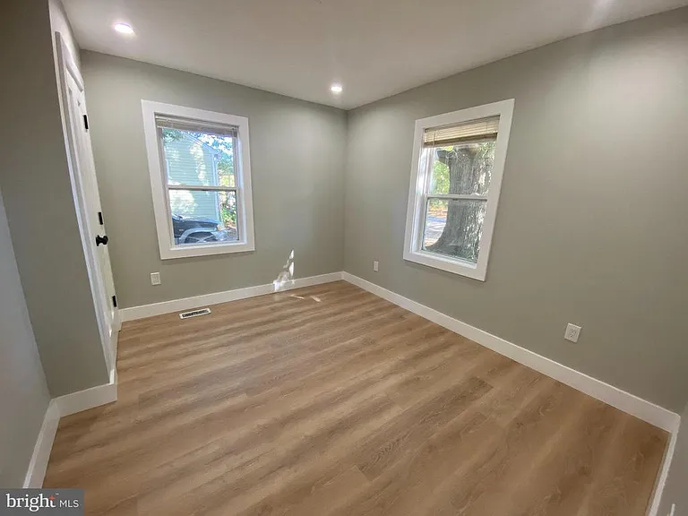26 Oakland St — Photo 9