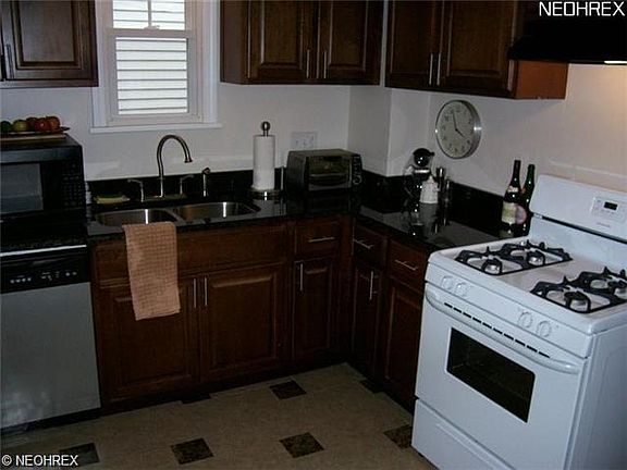 3rd image of 2185 Cottage Grove Dr