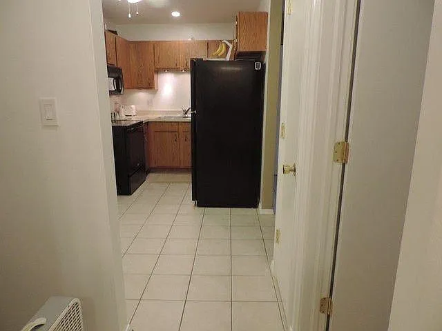8_Dining Area to Kitchen