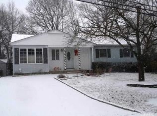 211 Apache St, Ronkonkoma, NY 11779