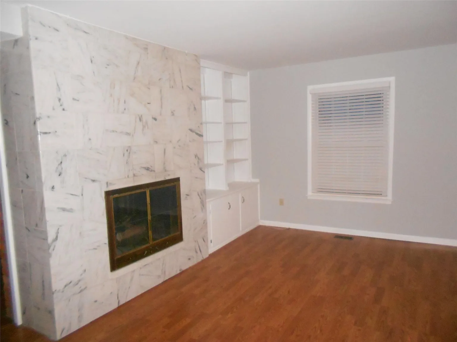 4 bed, 2.5 bath, 1976 sqft, $2,100 — Photo 3
