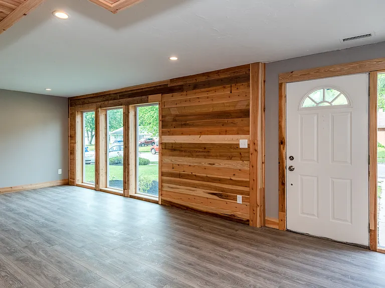 2821 Blackhawk Rd — Photo 5