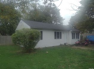 633 Scherger Ave, East Patchogue, NY 11772