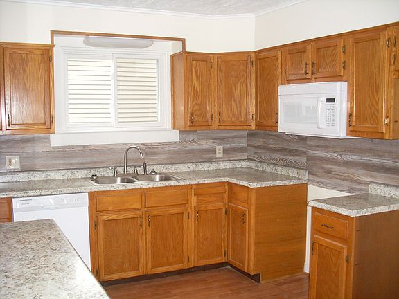3rd image of 619 W Oak St