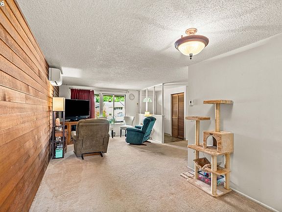 4th image of 4045 Hyacinth St