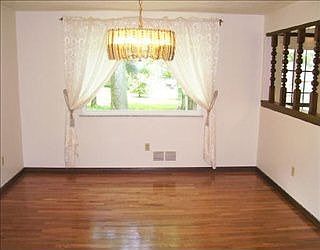 4th image of 122 Elgin Dr